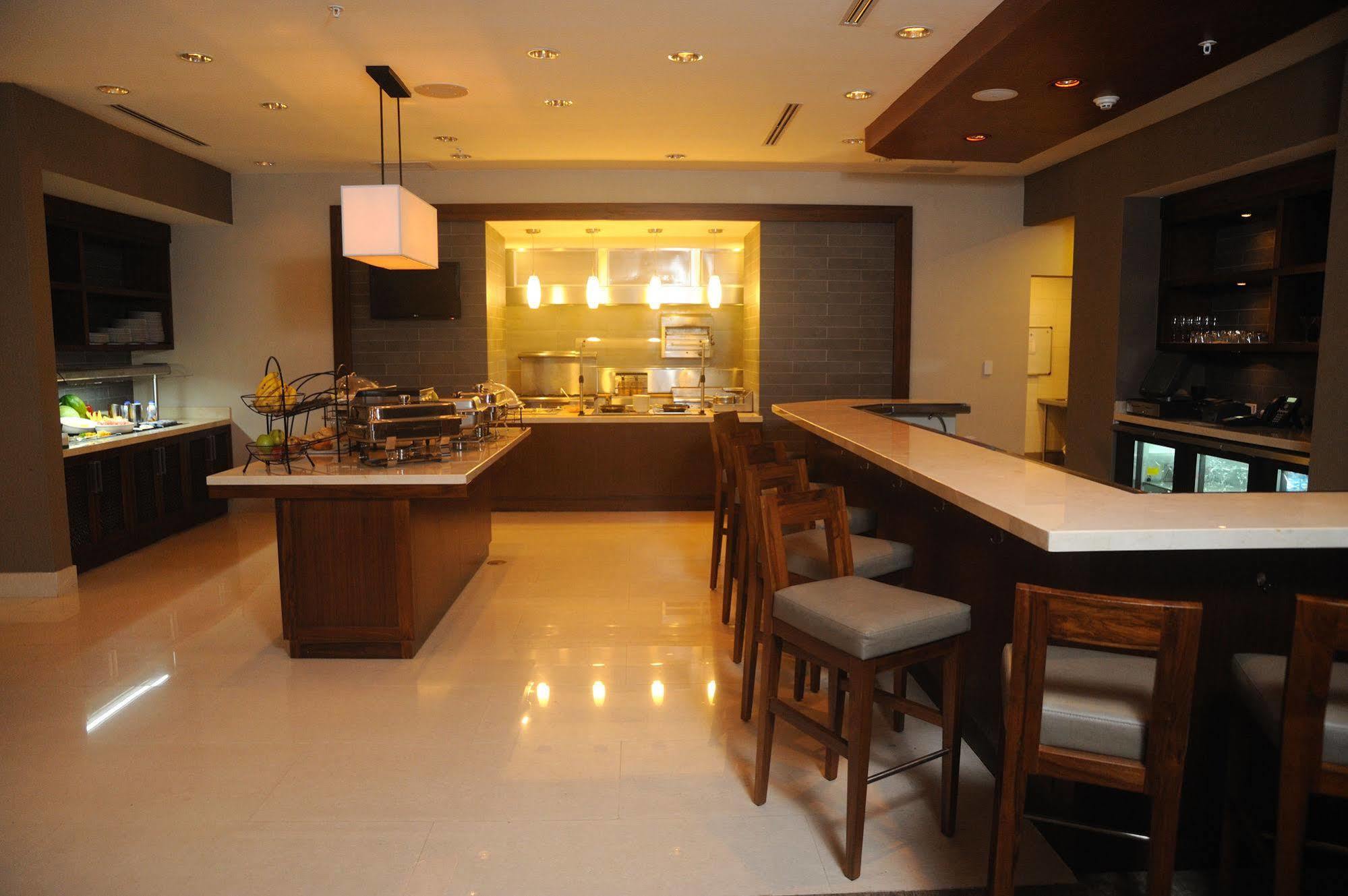 Hilton Garden Inn Panama City Downtown, Panama المظهر الخارجي الصورة